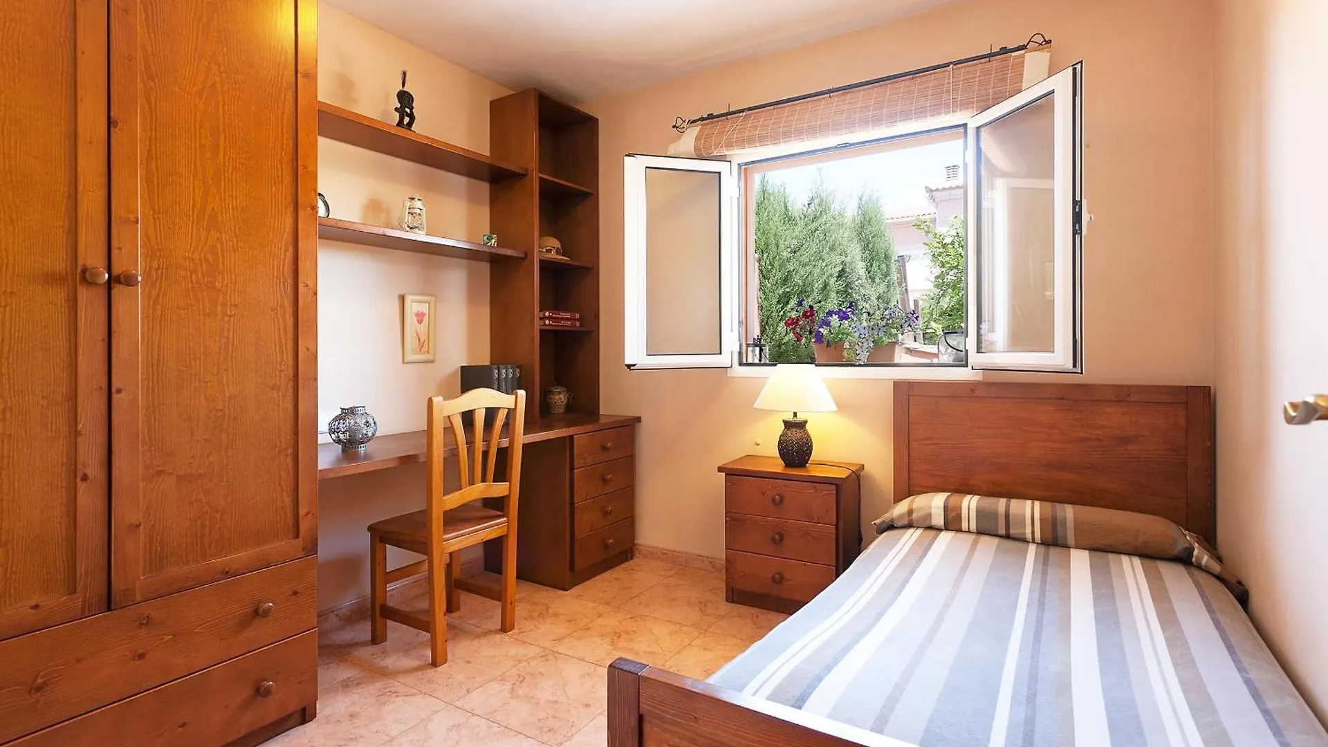 Villa Almirante Badia Gran 0*,